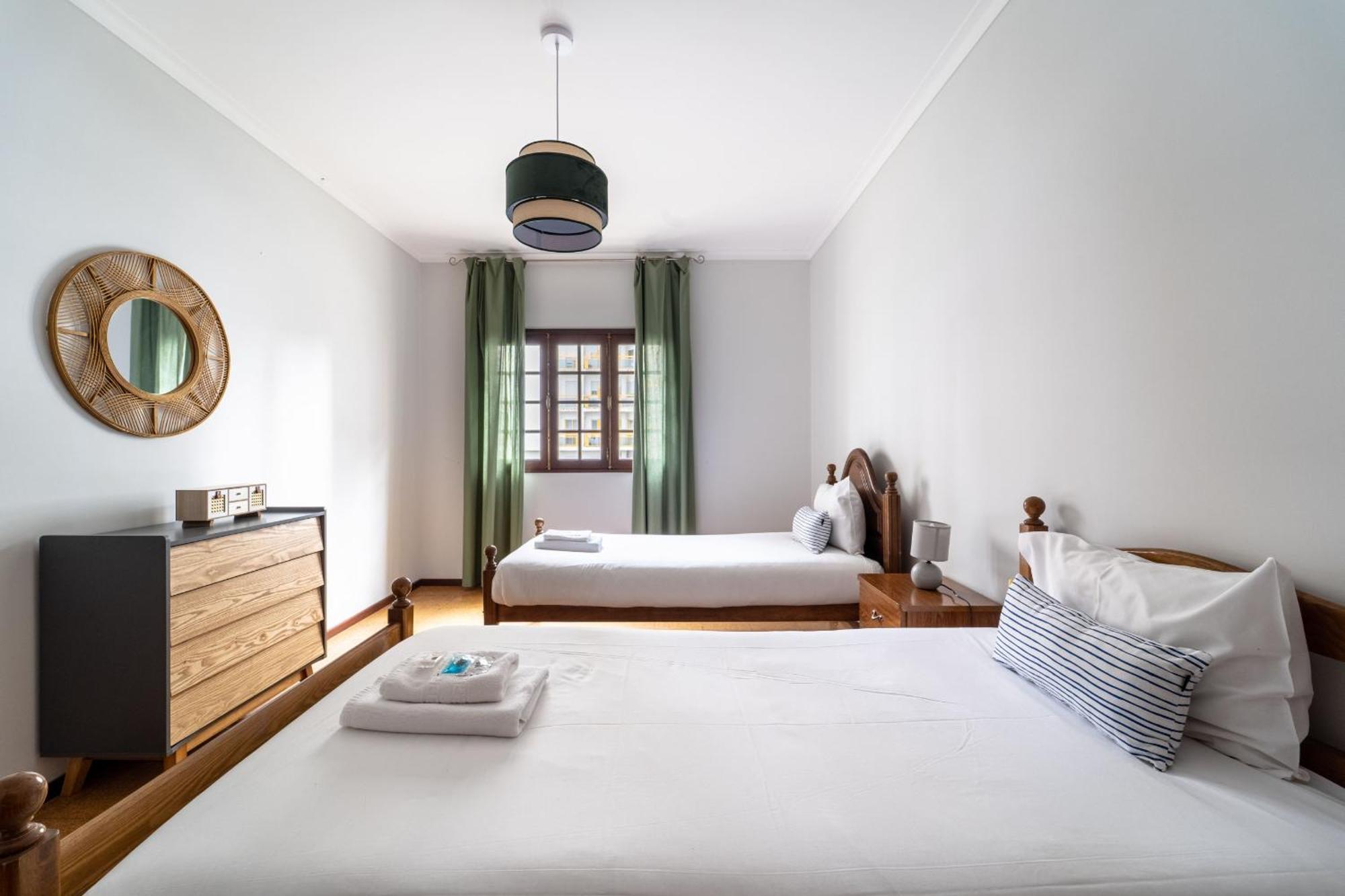 Amorosa Villa, 500M From The Beach By House And People Exterior photo