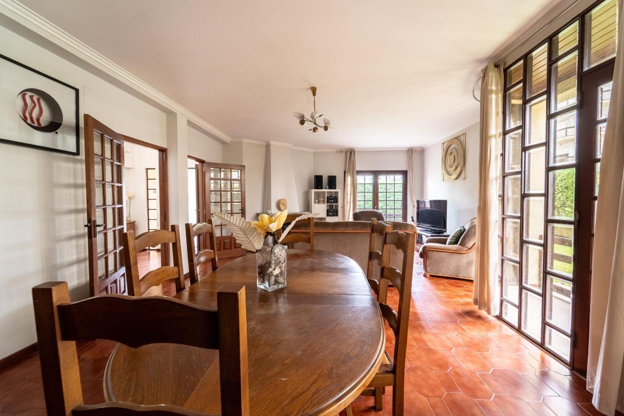 Amorosa Villa, 500M From The Beach By House And People Exterior photo